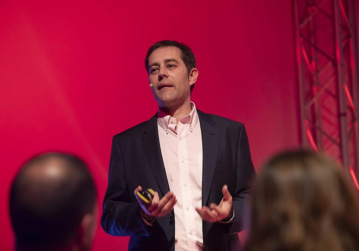 Carlos Alba, durante una conferencia en los Premios Innova de EL COMERCIO.
