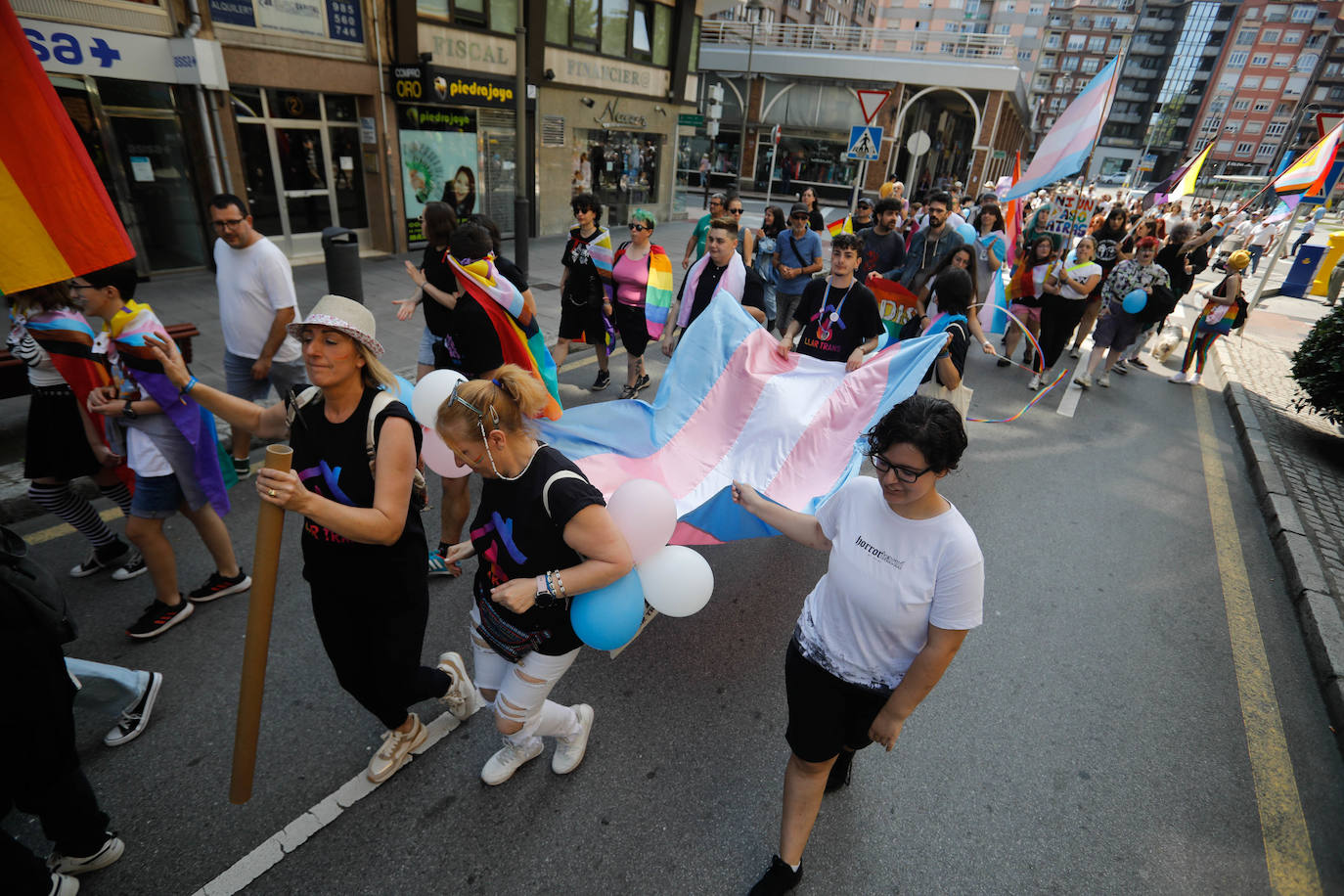 «Ni un paso atrás»: Avilés clama por los derechos LGTBI