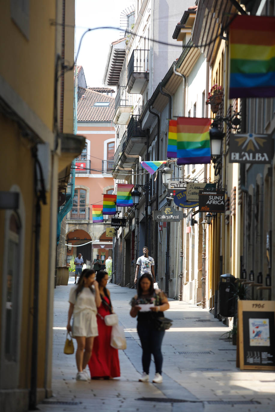 «Ni un paso atrás»: Avilés clama por los derechos LGTBI