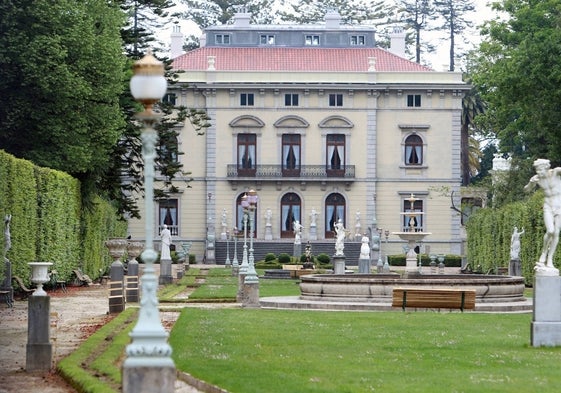 Una imagen de los jardines y el palacete de los Selgas en El Pito.