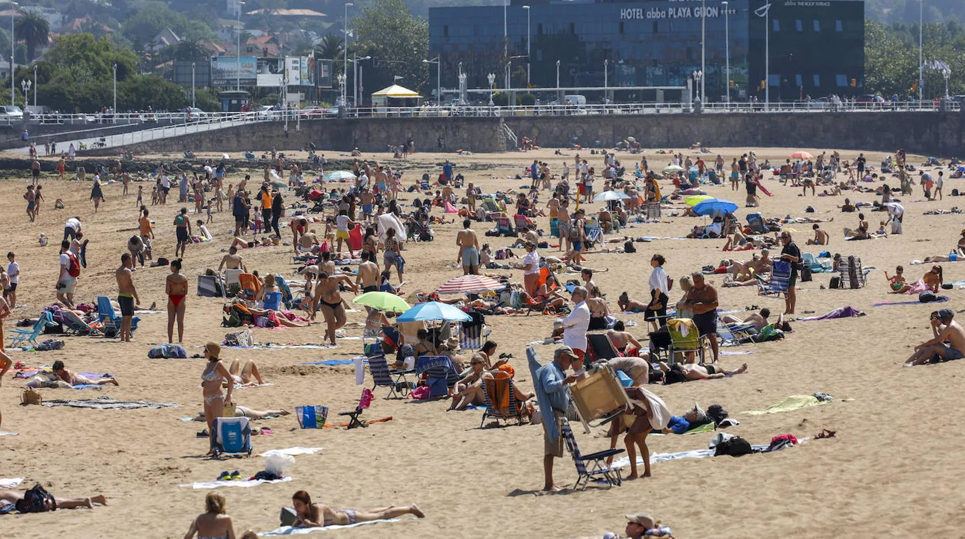 Detenido tras una persecución por las calles de Gijón por robar a bañistas  en San Lorenzo | El Comercio: Diario de Asturias