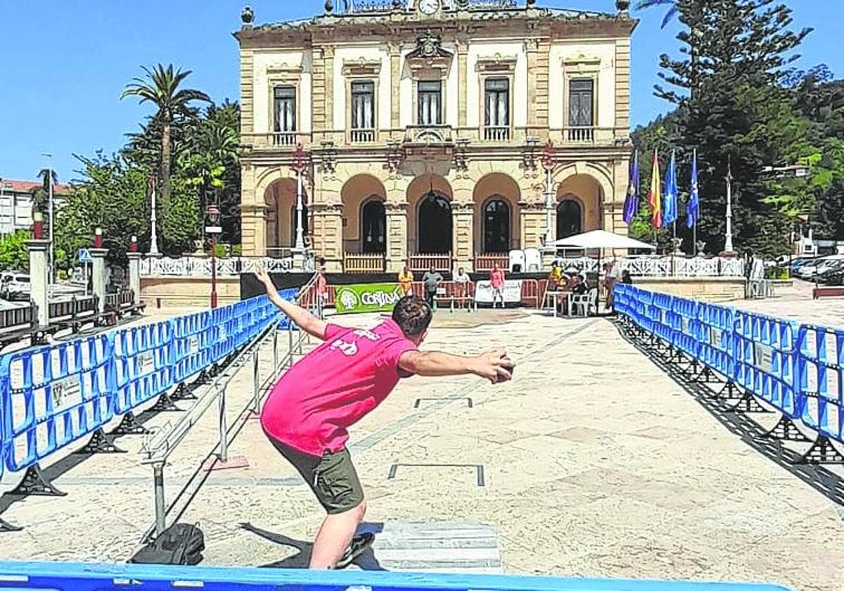 72 personas disputan en la Villa el XX Campeonato de Bolos en la Calle | El  Comercio: Diario de Asturias