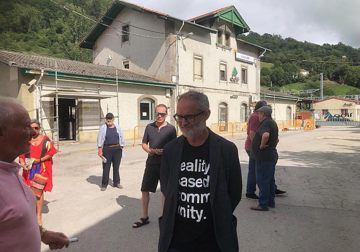 Rafael Cofiño, ayer, durante su visita a Lena.