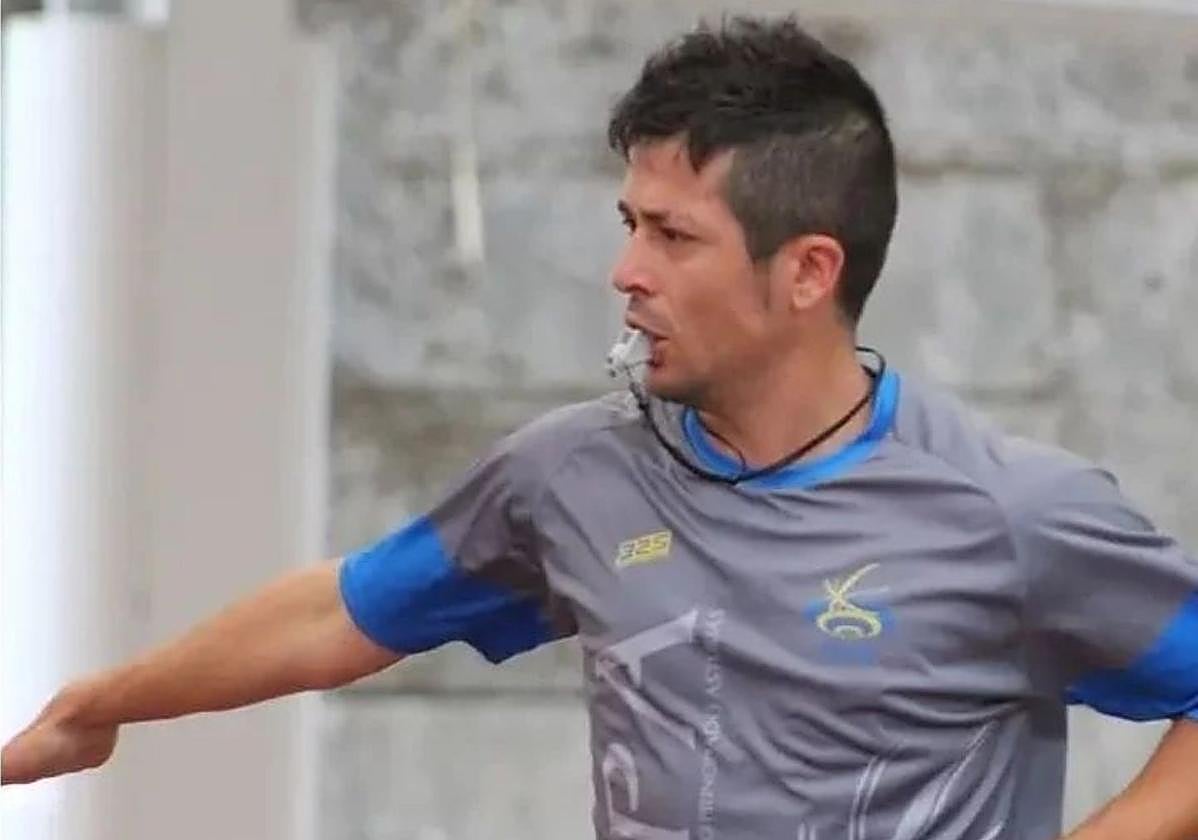 Jhony Izquierdo era árbitro de baloncesto.