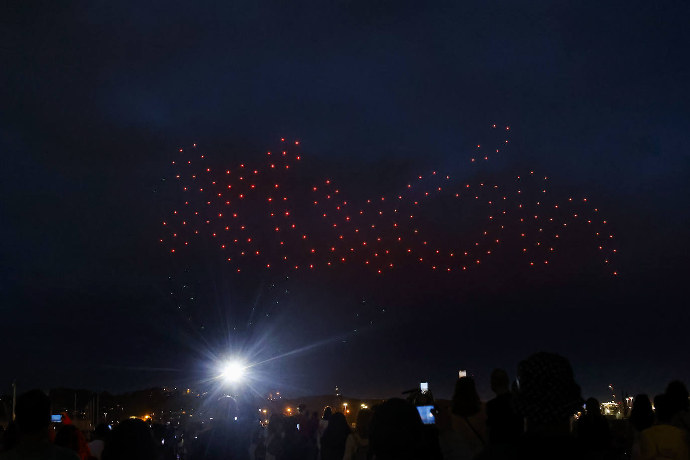 Quini ilumina el cielo de Gijón