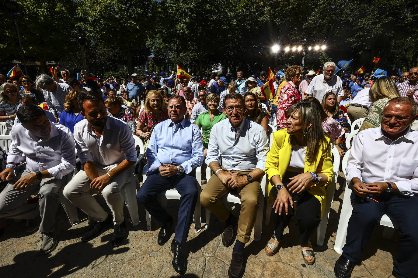 Así fue el acto de campaña de Feijóo en Oviedo