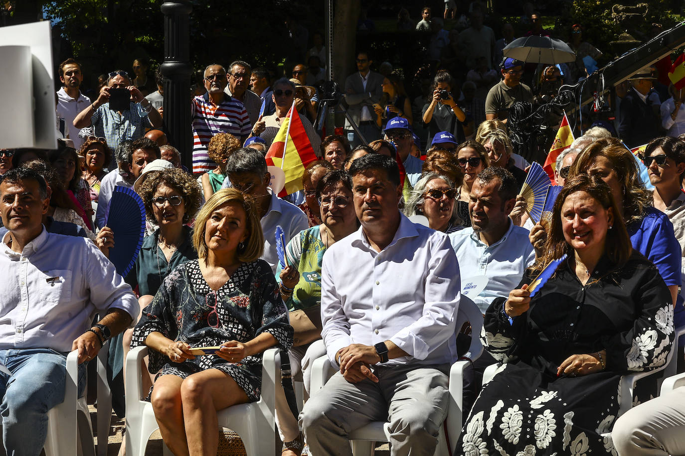 Así fue el acto de campaña de Feijóo en Oviedo