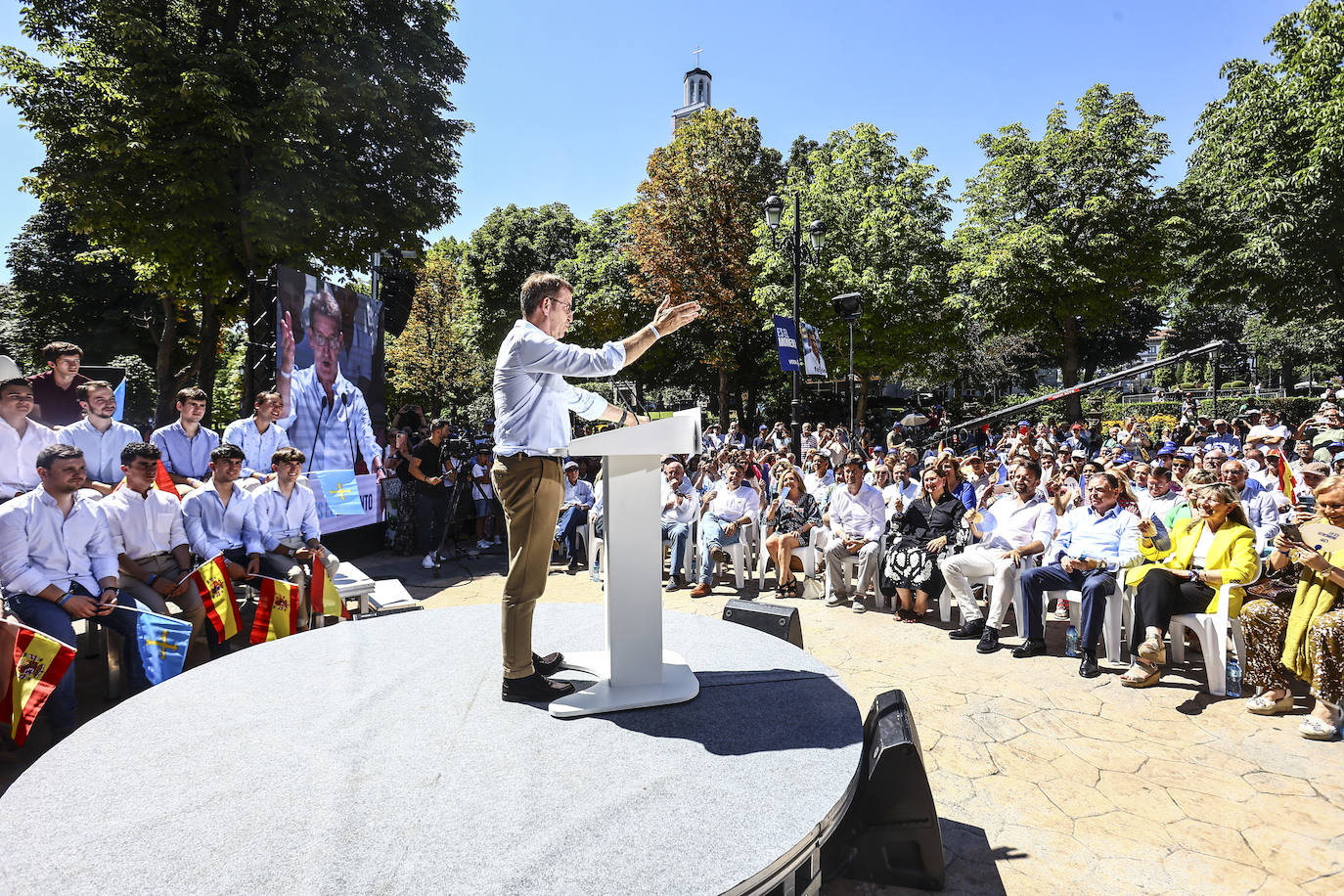 Así fue el acto de campaña de Feijóo en Oviedo