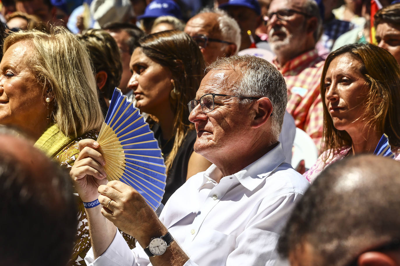 Así fue el acto de campaña de Feijóo en Oviedo