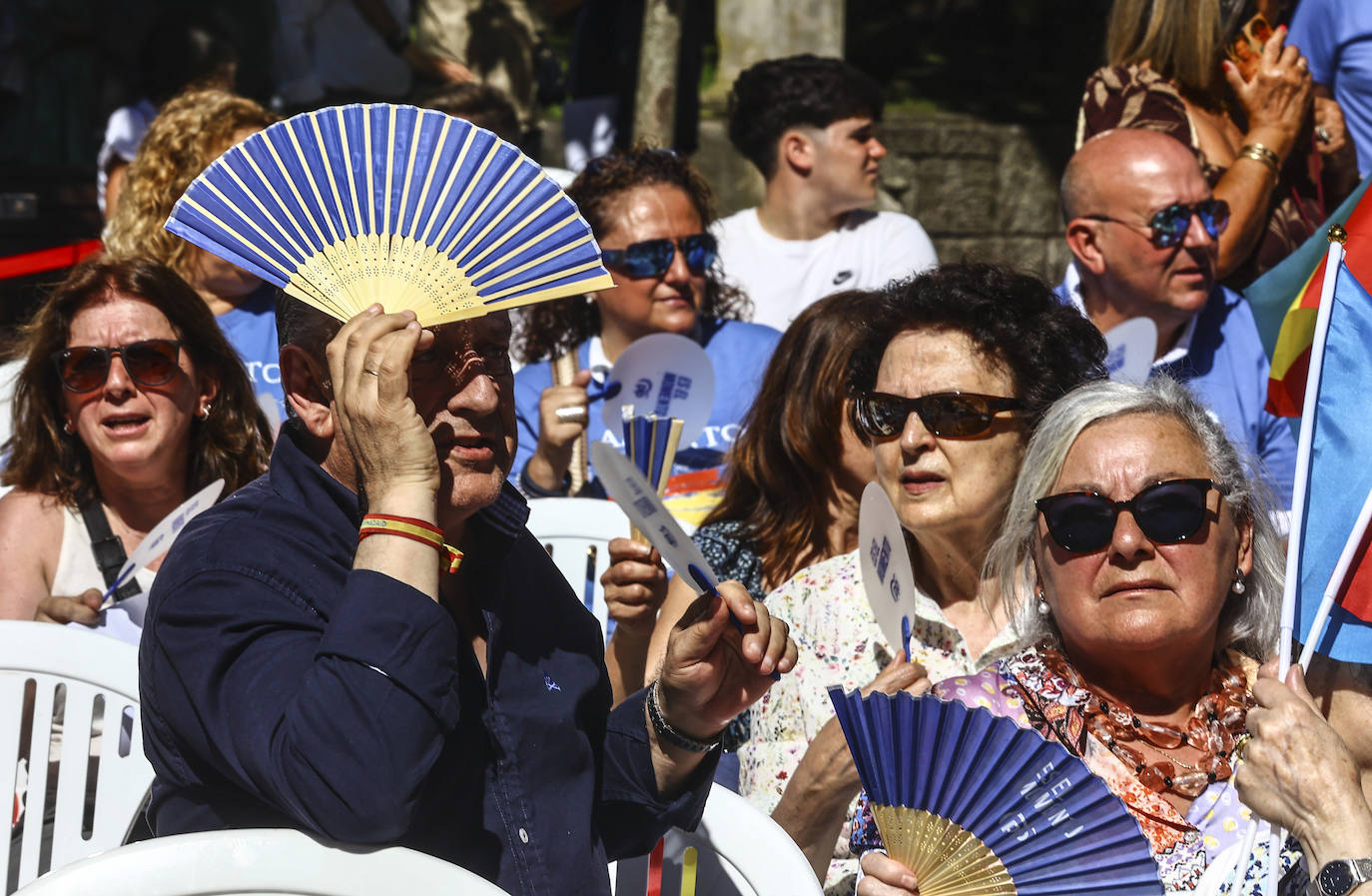 Así fue el acto de campaña de Feijóo en Oviedo