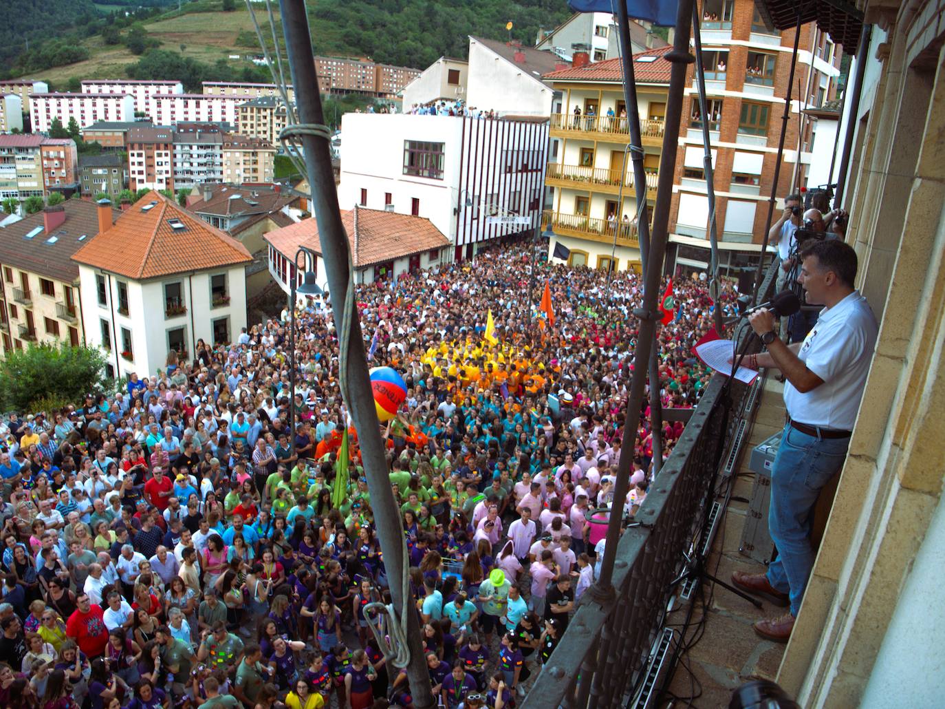 Desfile por las fiestas del Carmen y la Magdalena, al ritmo de charanga