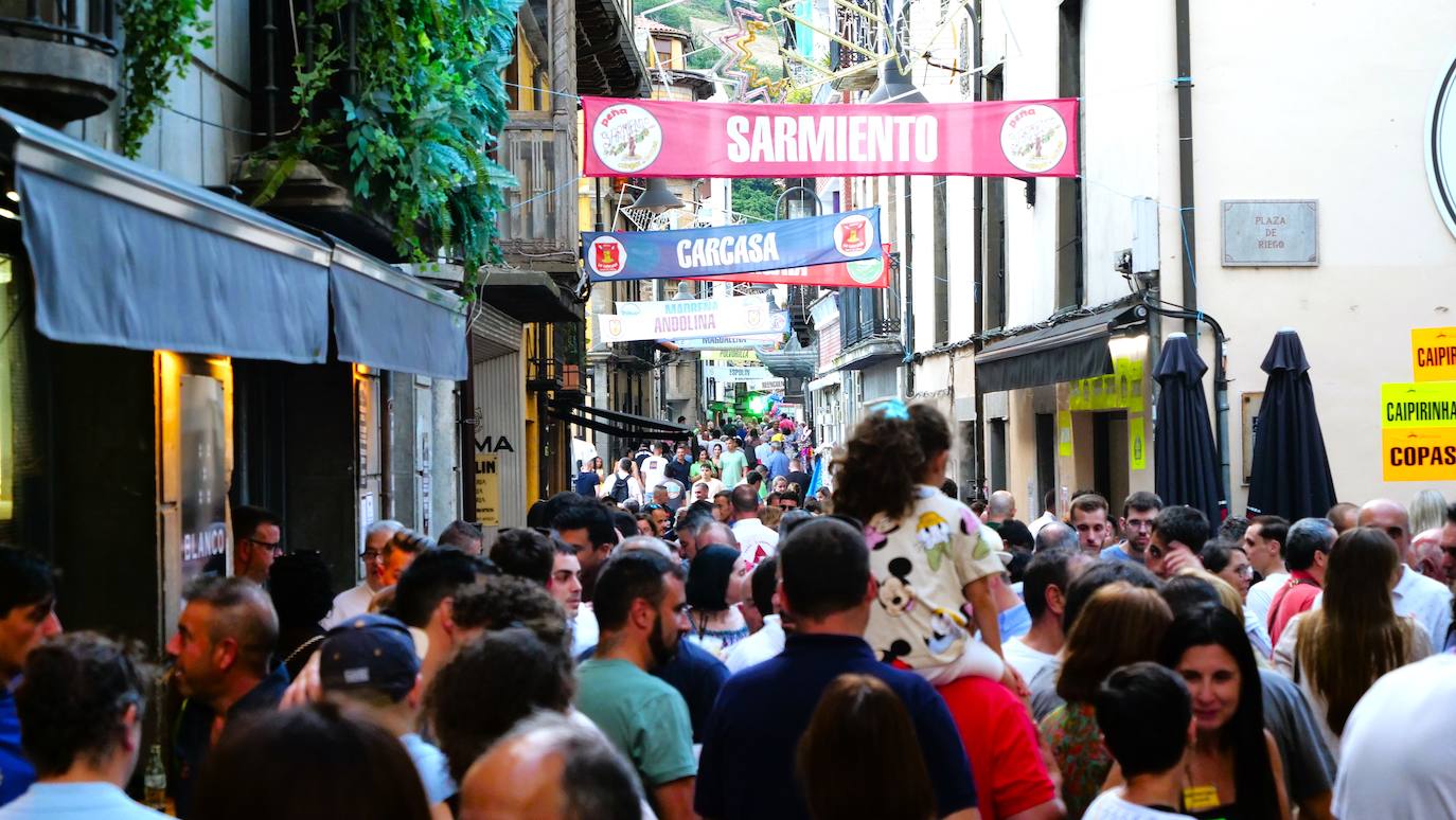 Desfile por las fiestas del Carmen y la Magdalena, al ritmo de charanga