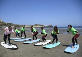 Las Dunas fue la primera escuela de surf que inició su actividad en Salinas.