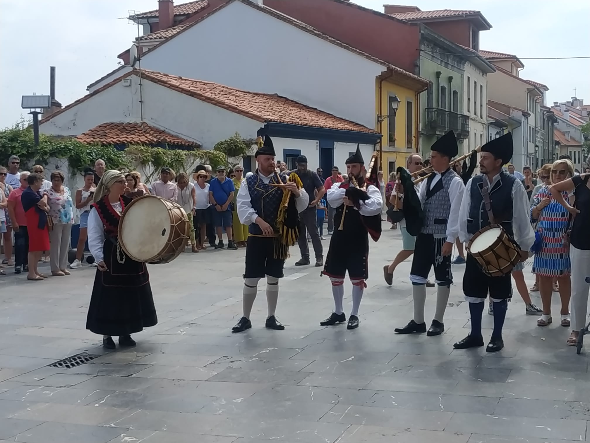 Emoción en la procesión marinera de Luanco