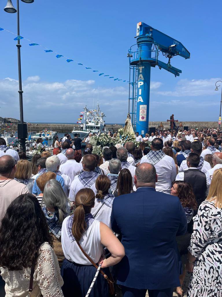 Tapia arropa a su Virgen del Carmen