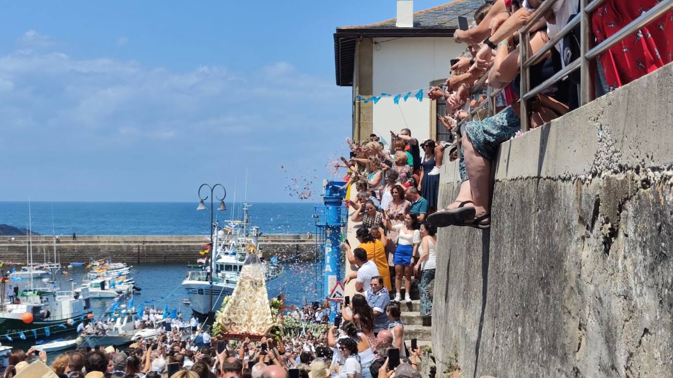 Tapia arropa a su Virgen del Carmen