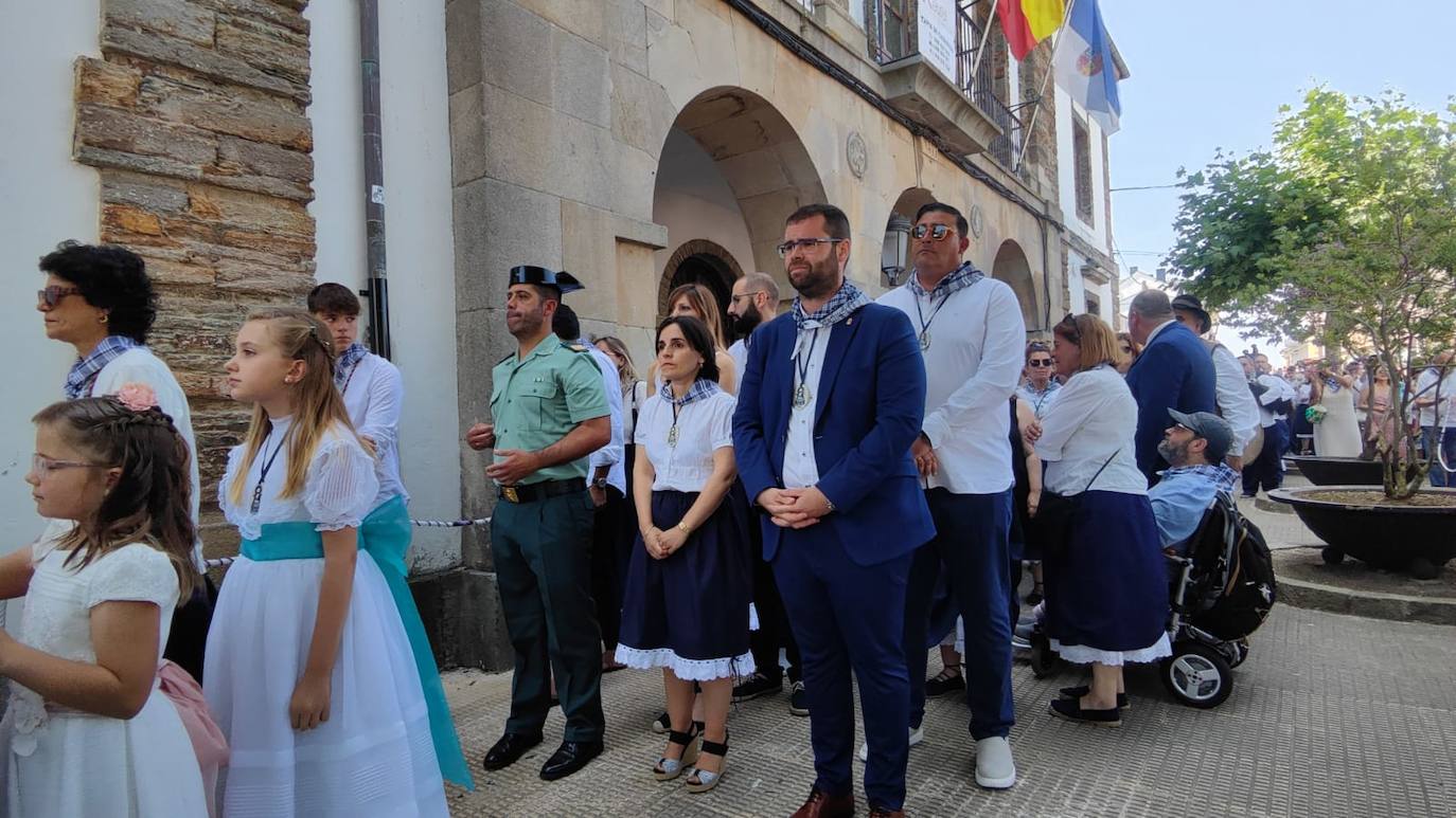 Tapia arropa a su Virgen del Carmen