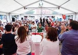 Adriana Lastra acude a Cangas de Onís en sus últimos días de campaña.