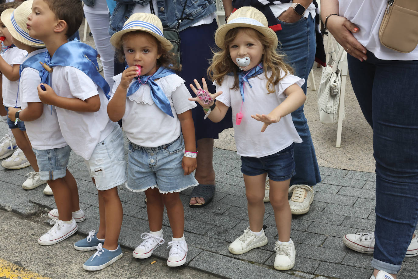 La Pola celebra el Carmín con una folixa multitudinaria