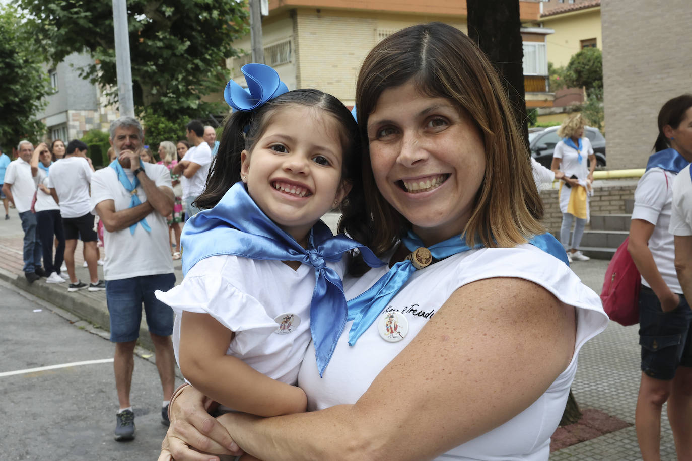 La Pola celebra el Carmín con una folixa multitudinaria