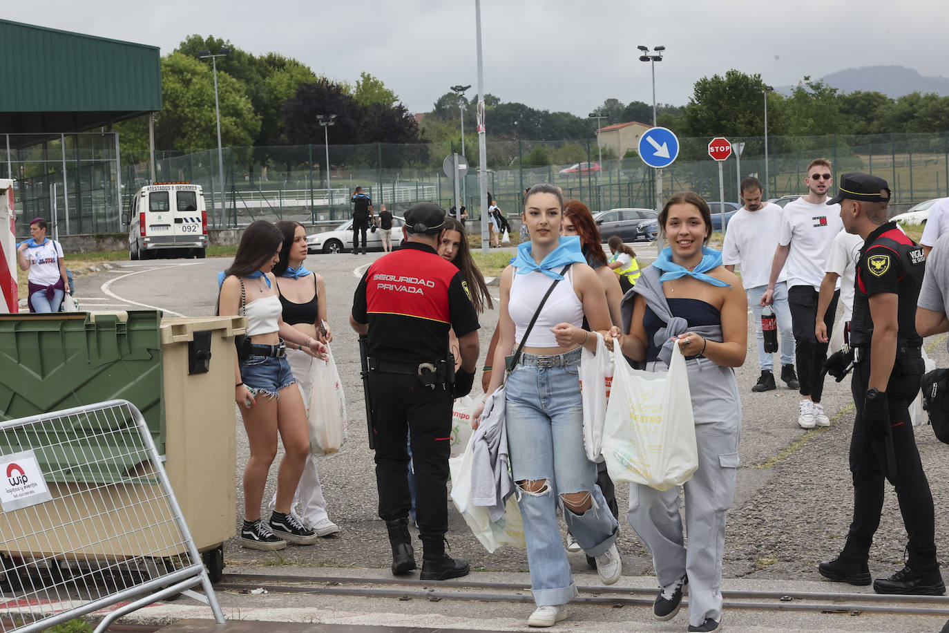 La Pola celebra el Carmín con una folixa multitudinaria