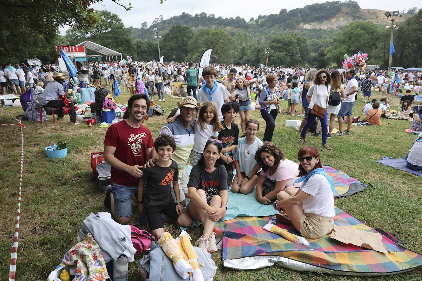 La Pola celebra el Carmín con una folixa multitudinaria