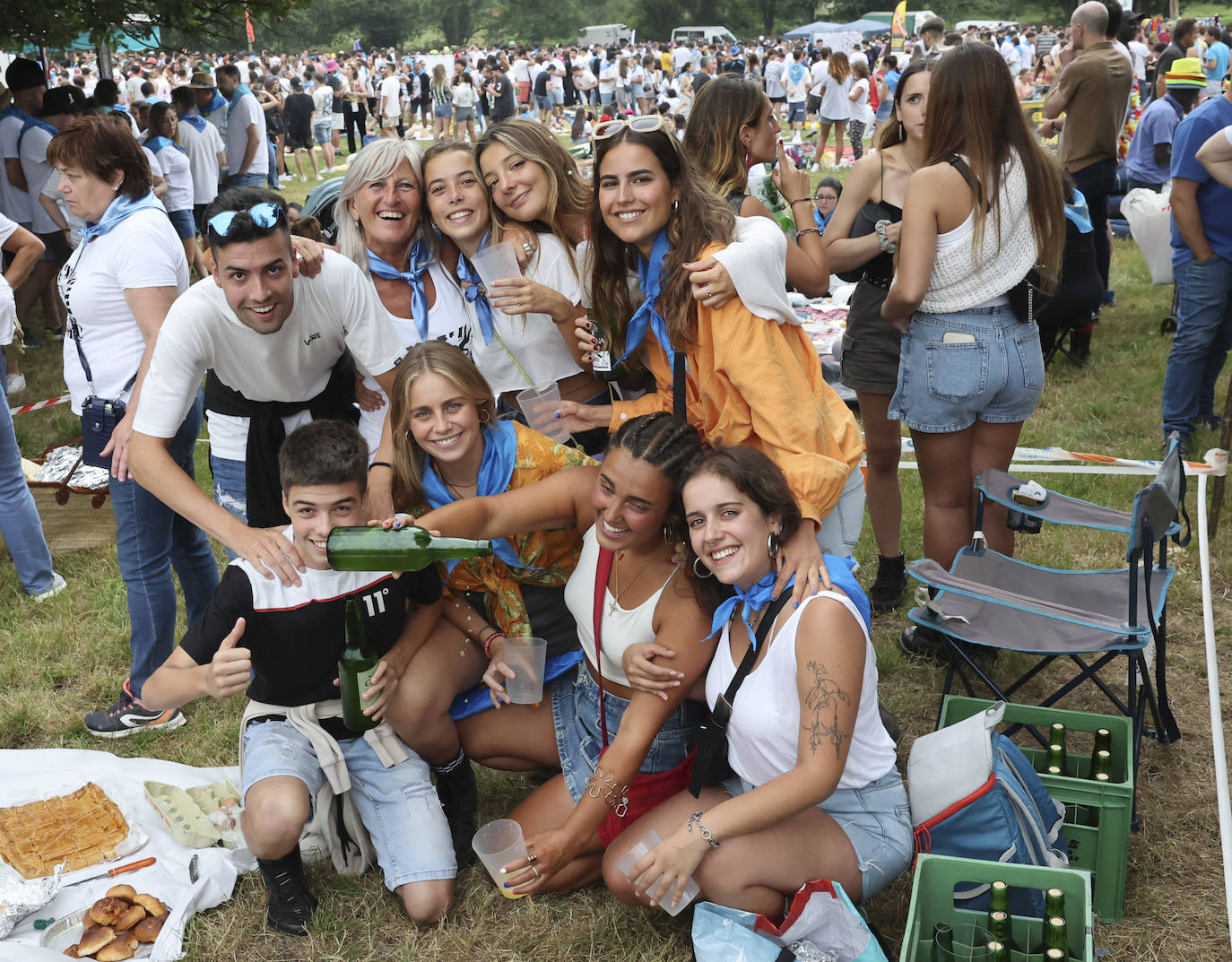 La Pola celebra el Carmín con una folixa multitudinaria