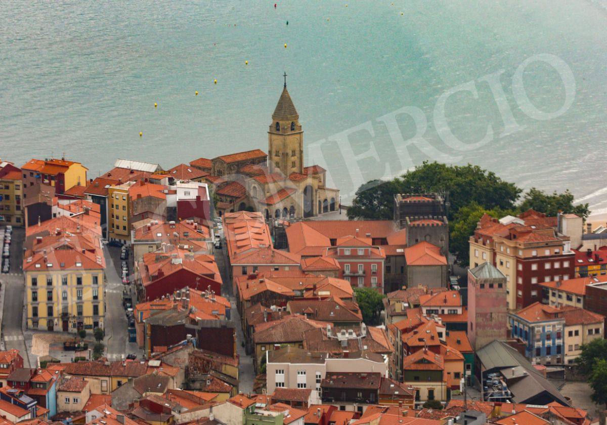 Gijón en verano, visto desde el aire