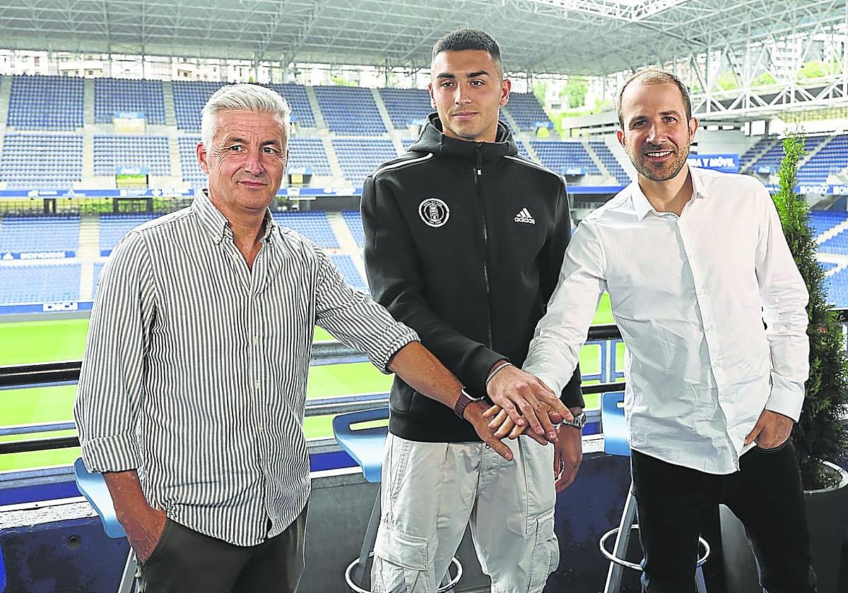 Roberto Suárez, director deportivo, Leo Román y Agustín Lleida, director general.