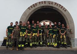 Los bomberos, a su llegada a la isla.