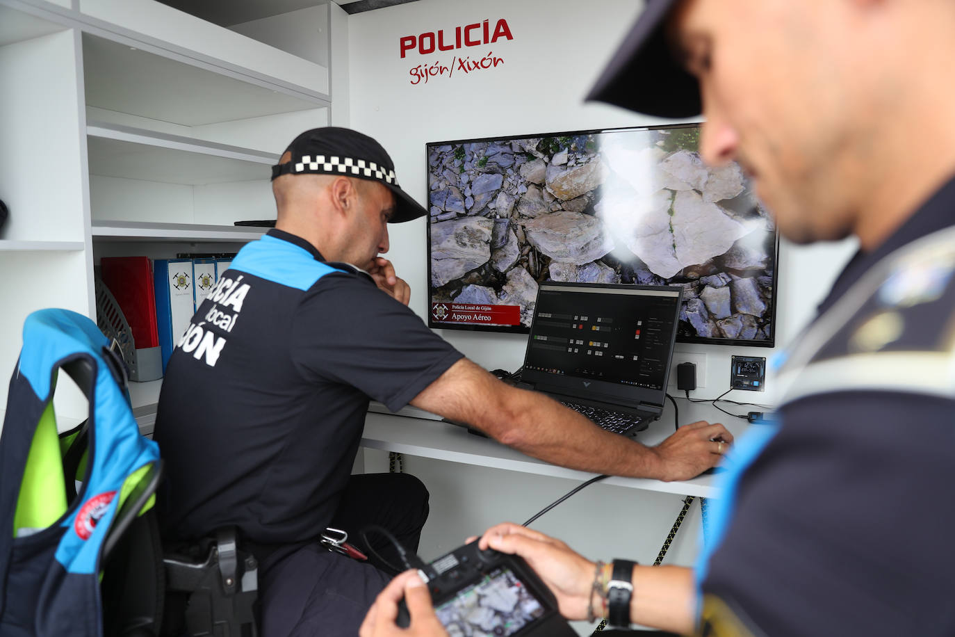 Así es el nuevo furgón de la Policía Local de Gijón para pilotar drones