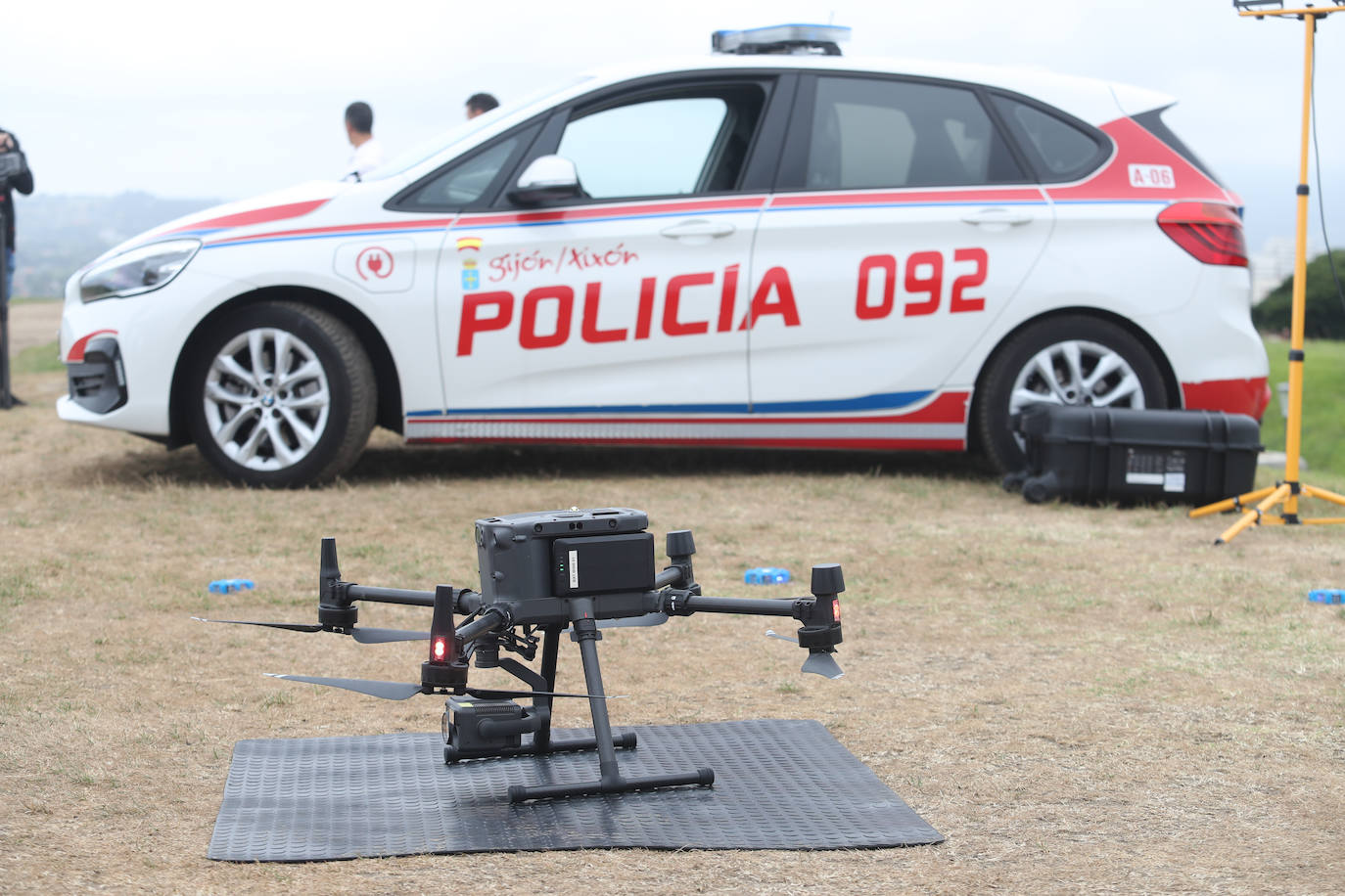 Así es el nuevo furgón de la Policía Local de Gijón para pilotar drones