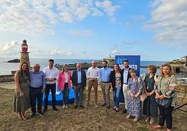 Esther Llamazares y Álvaro Queipo, junto a populares del occidente asturiano.