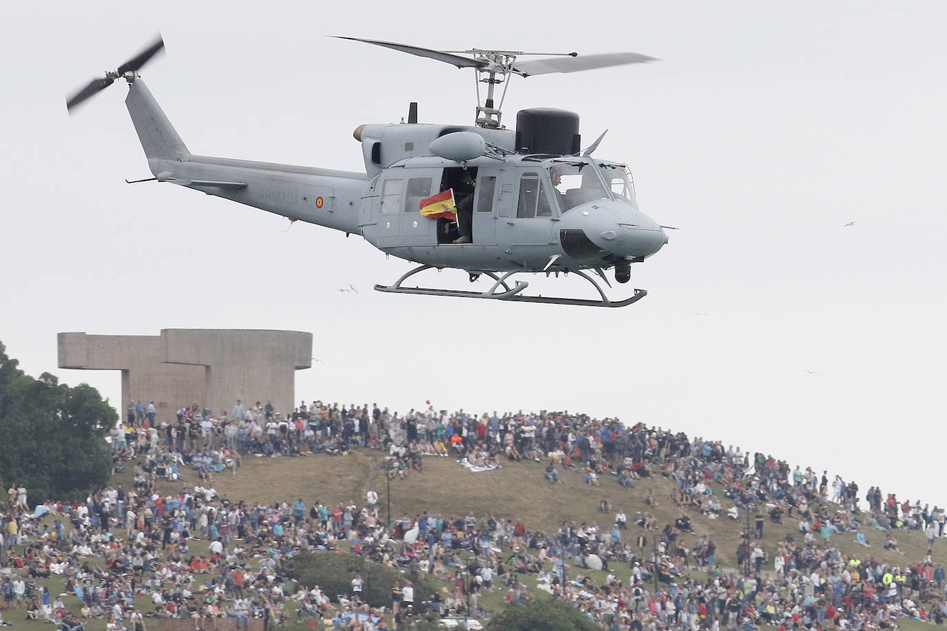 Helicóptero Augusta Bell AB-212. Esta aeronave propiedad de la Armada española, perteneciente a la Tercera Escuadrilla, ya participó en el festival gijonés en el año 2019.