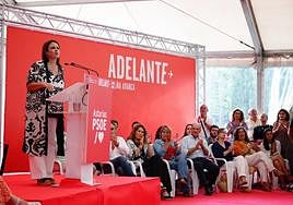 Adriana Lastra durante el cierre de campaña socialista en Lugones.