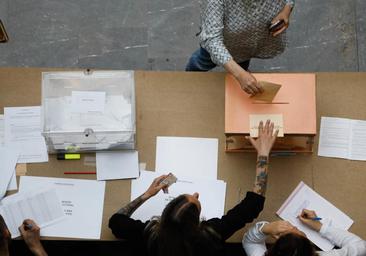 958.940 asturianos tienen derecho a voto para elegir a siete diputados y cuatro senadores