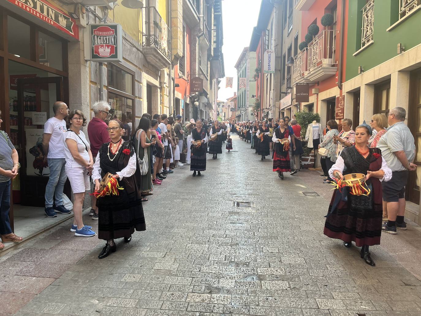 Llanes vibra en el día grande la Magdalena