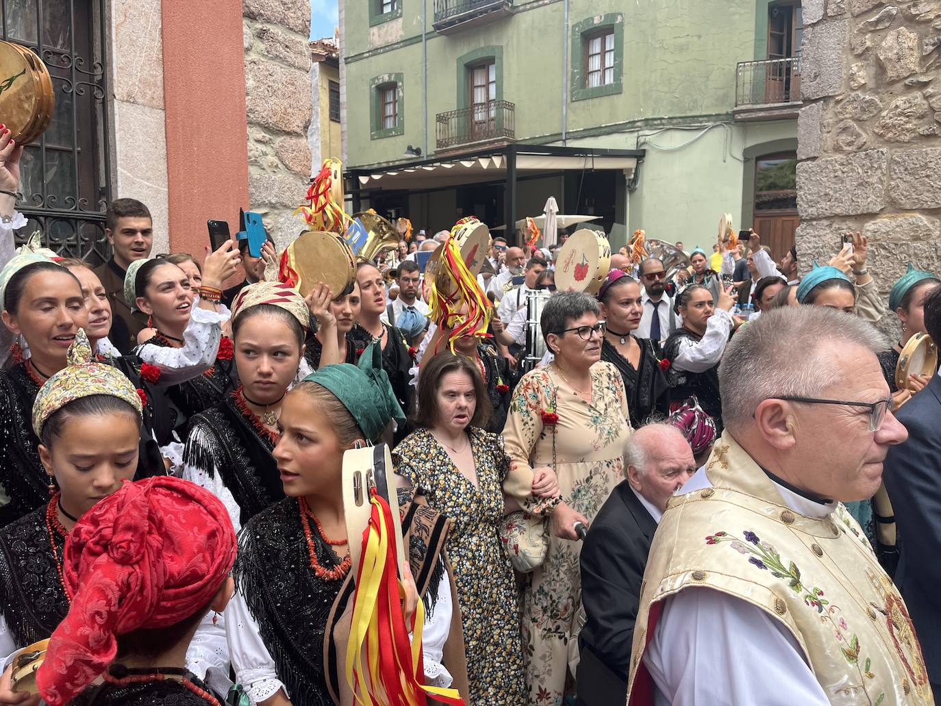 Llanes vibra en el día grande la Magdalena