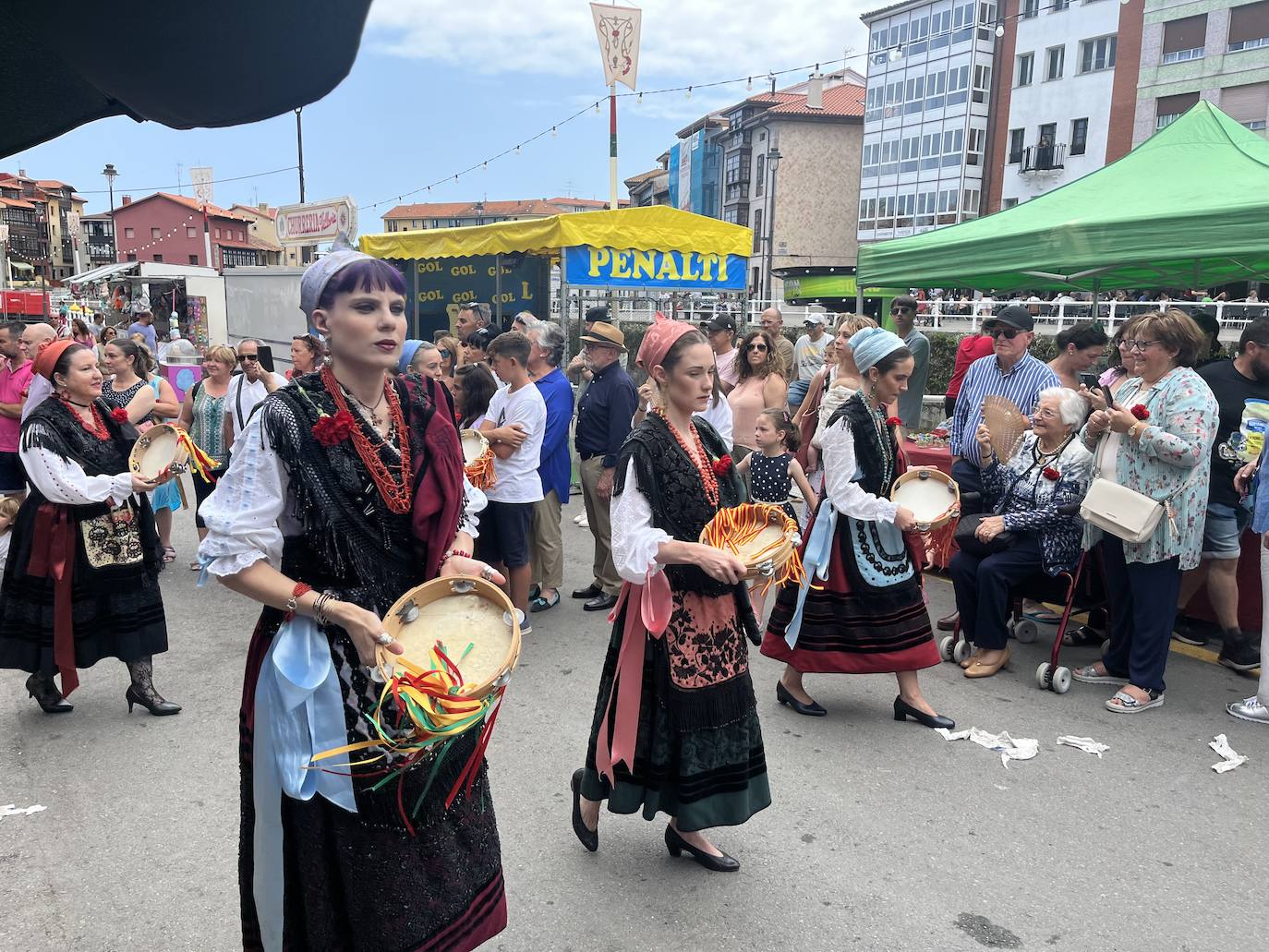 Llanes vibra en el día grande la Magdalena