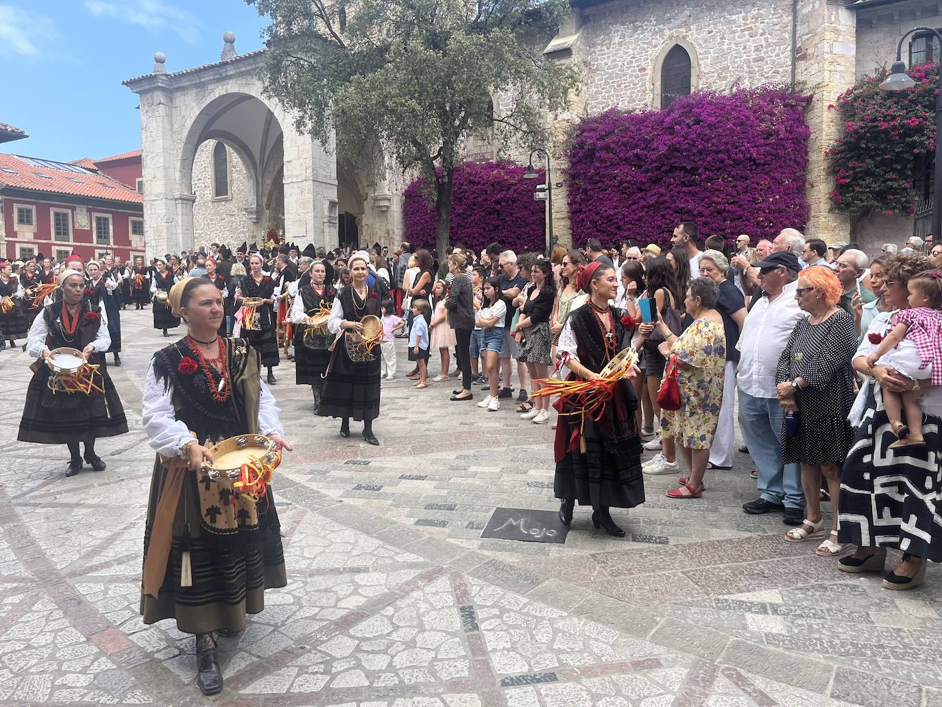 Llanes vibra en el día grande la Magdalena