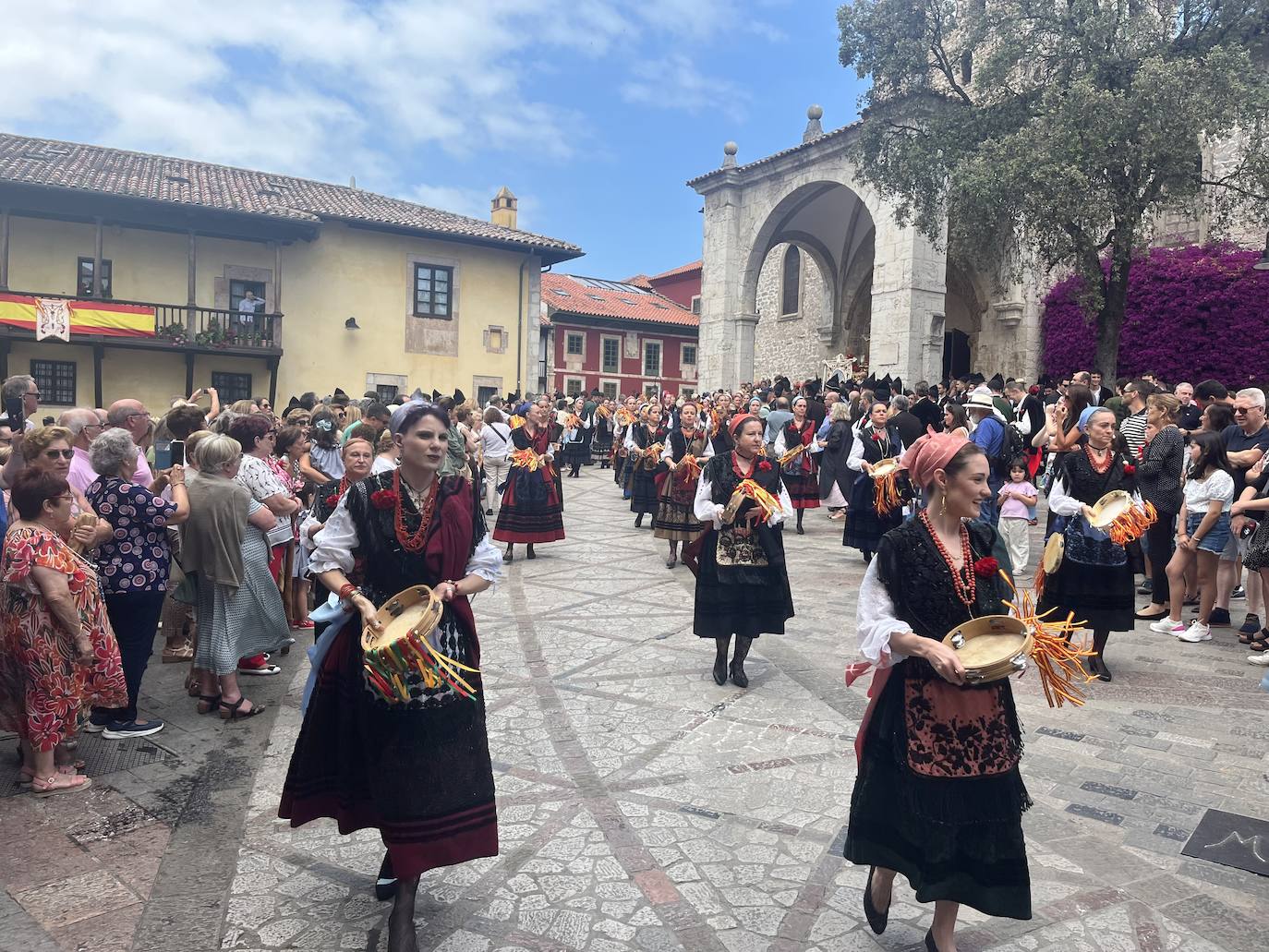 Llanes vibra en el día grande la Magdalena
