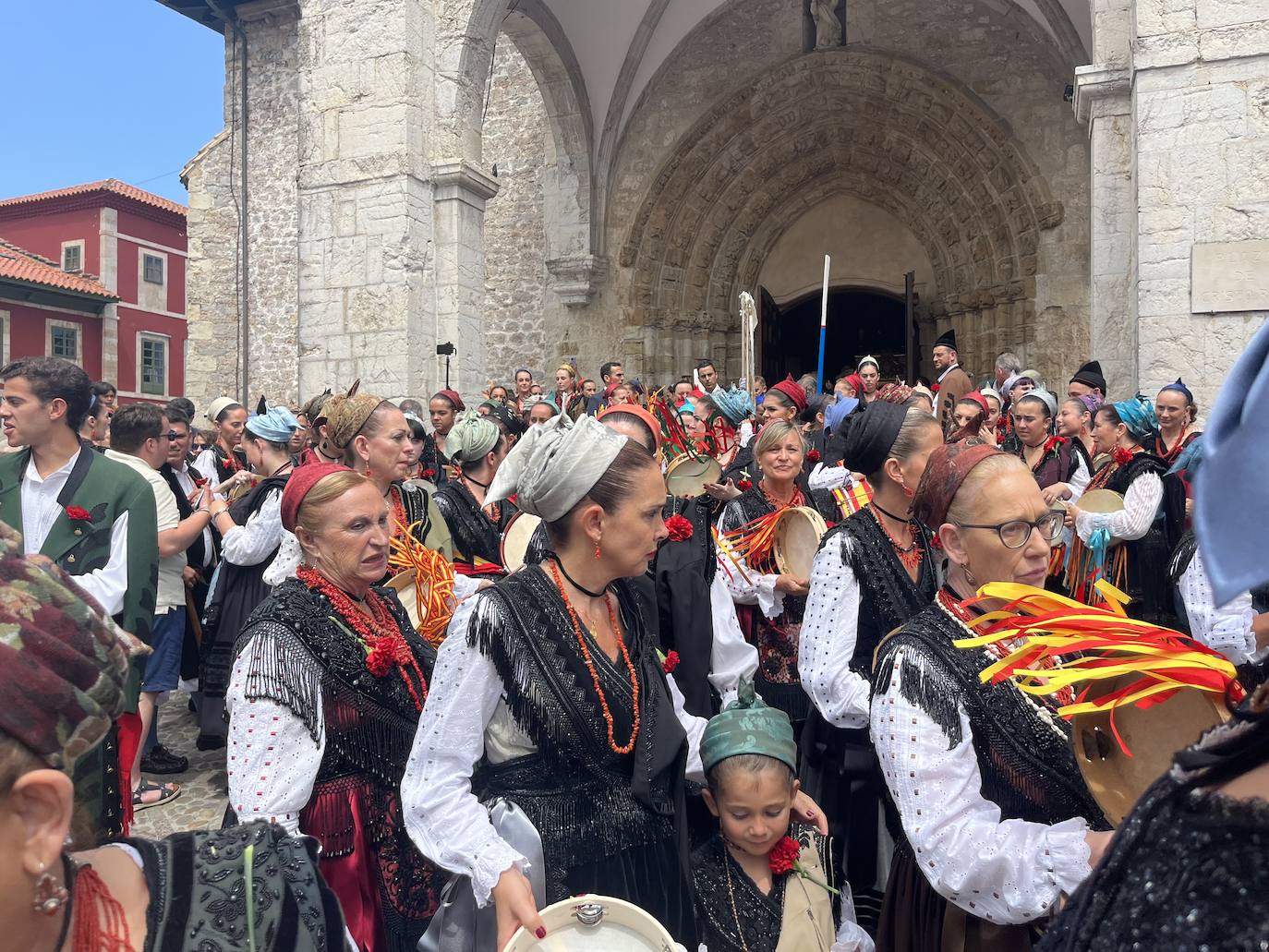 Llanes vibra en el día grande la Magdalena