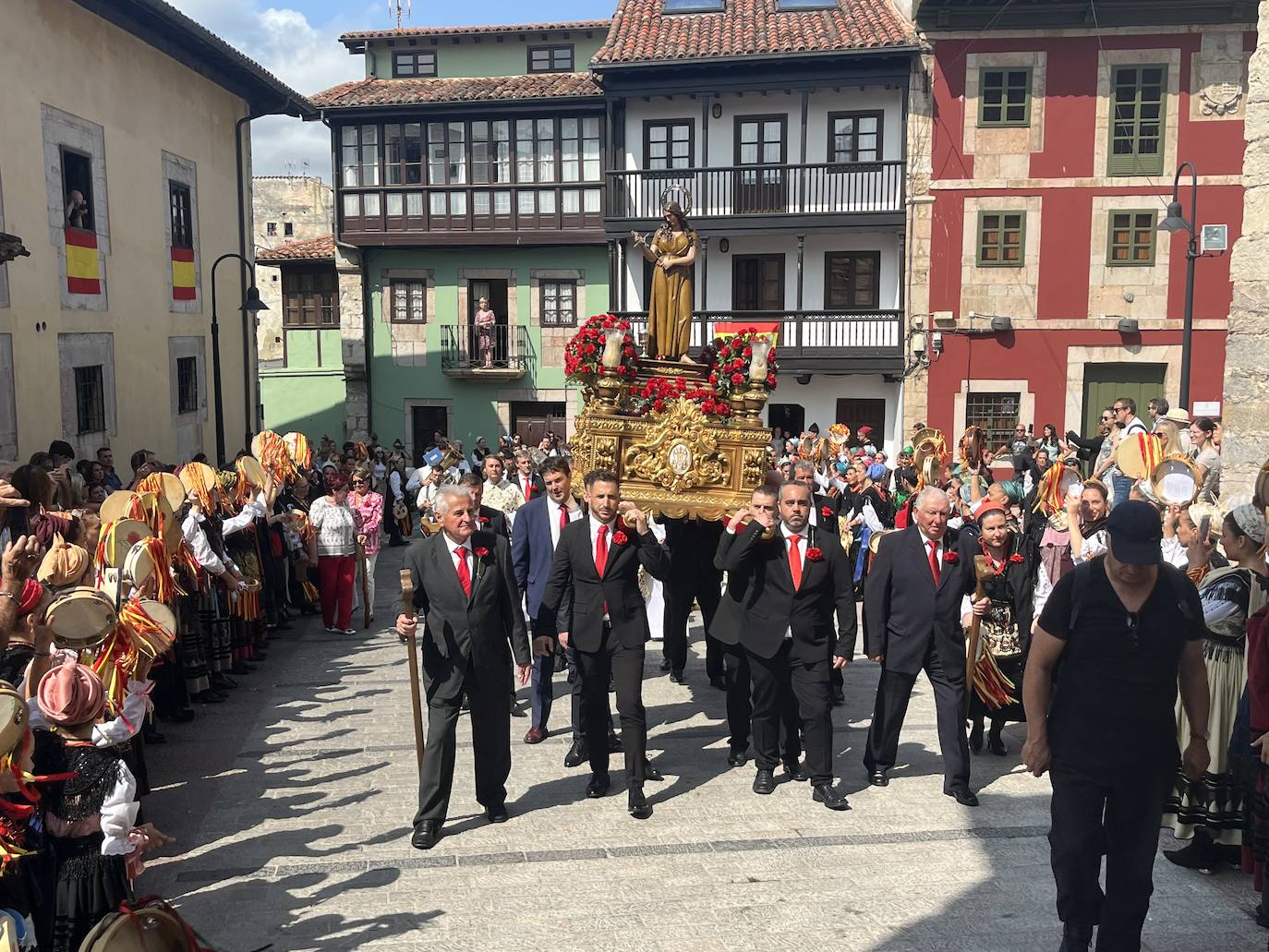Llanes vibra en el día grande la Magdalena