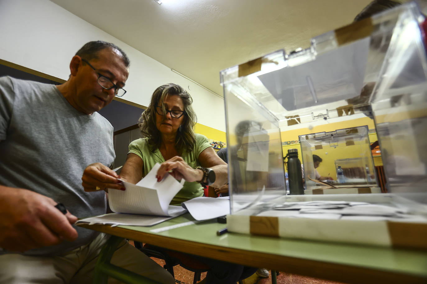 Las imágenes de la jornada electoral en Asturias