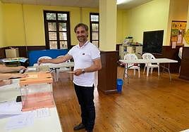 El regidor Gerardo Sanz votó en Torazo.
