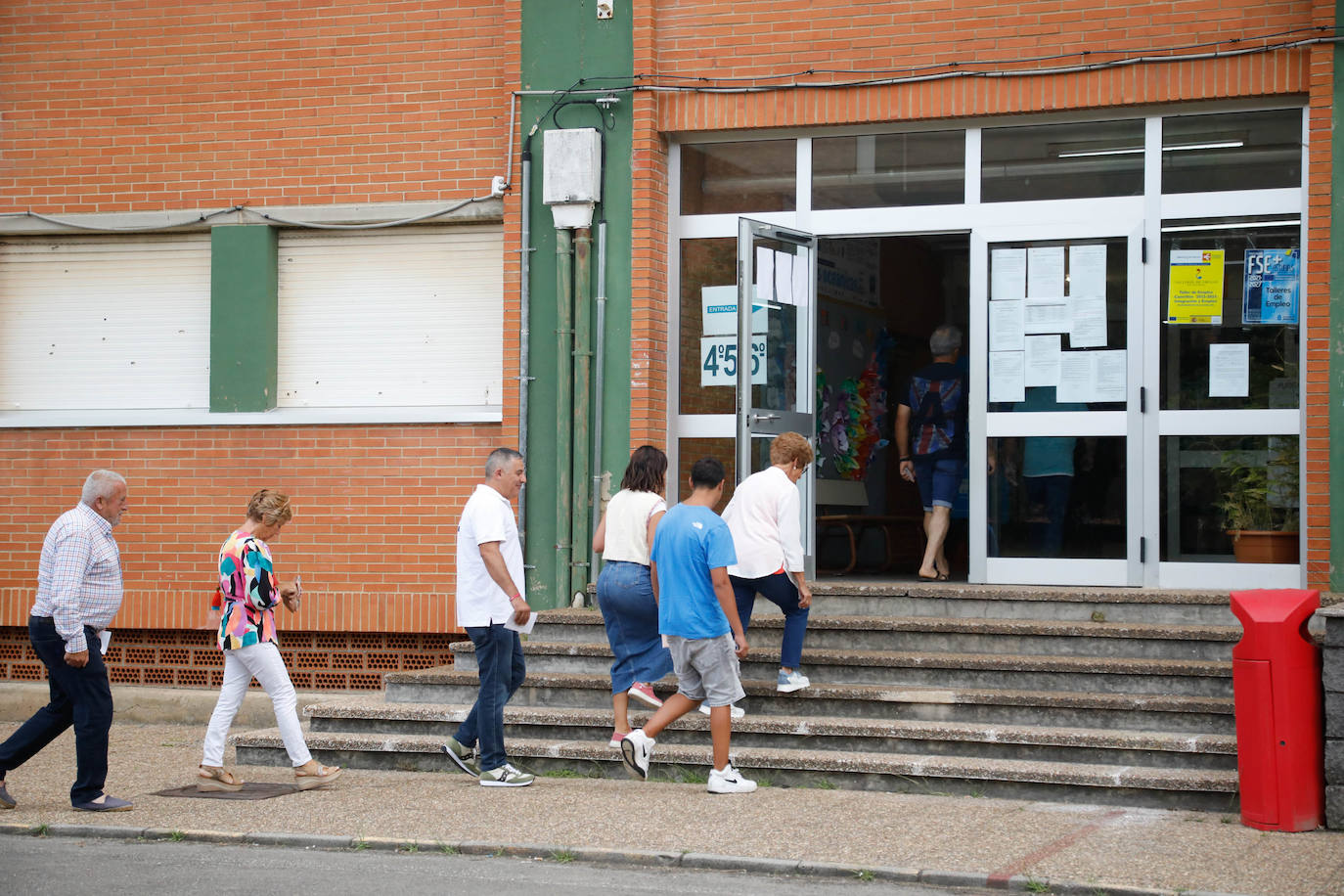 Las imágenes de la jornada electoral en Asturias