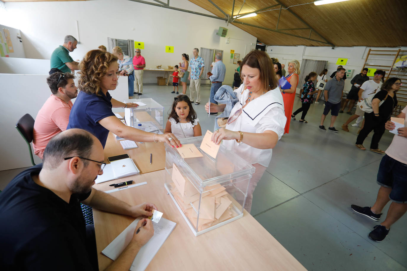 Las imágenes de la jornada electoral en Asturias