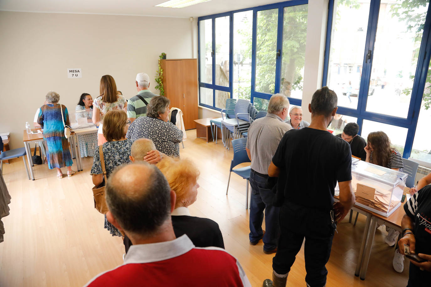 Las imágenes de la jornada electoral en Asturias