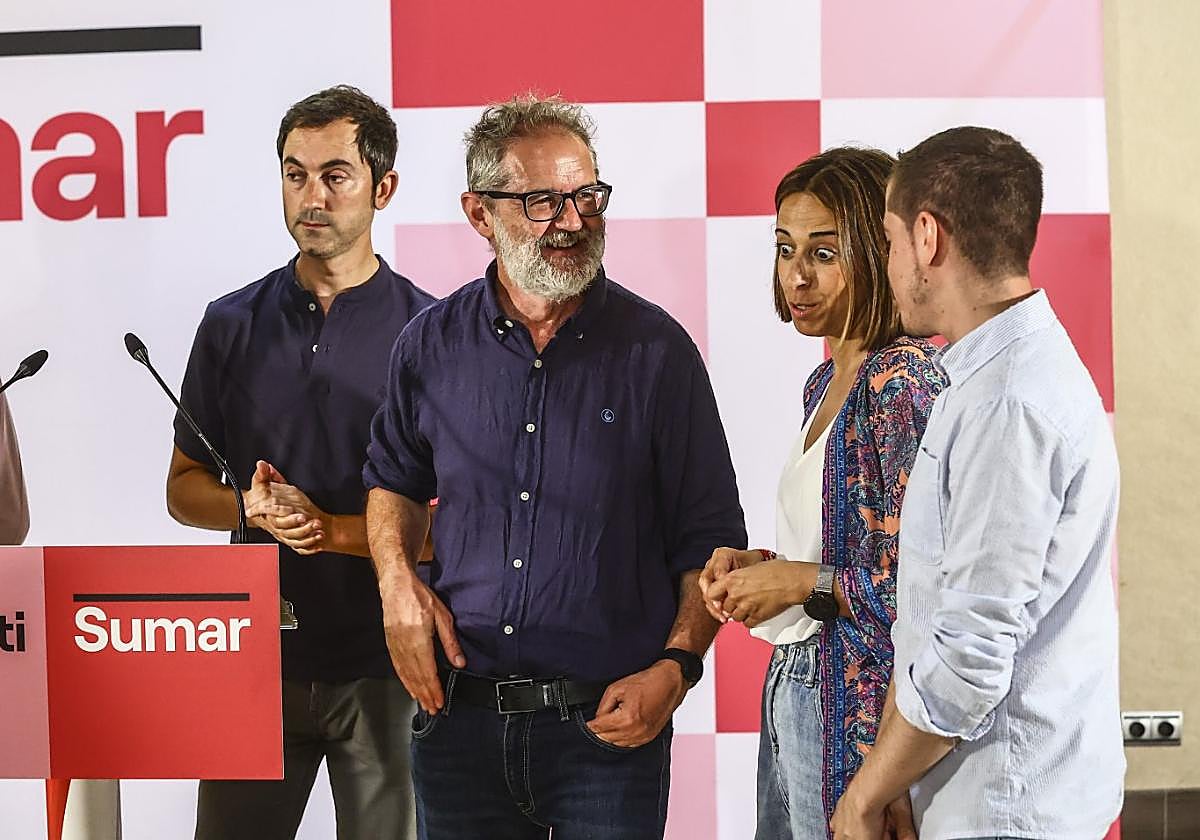 Rafael Cofiño, nuevo diputado del Congreso, junto al resto de la candidatura de Sumar.