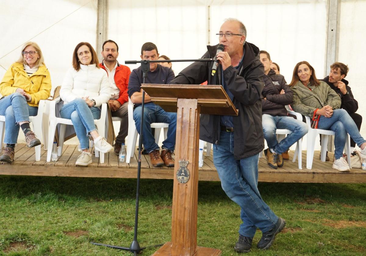 José Antonio García, 'Toño el de Mestas', en su discurso tras ser reelegido regidor de pastos en la vega de Enol.